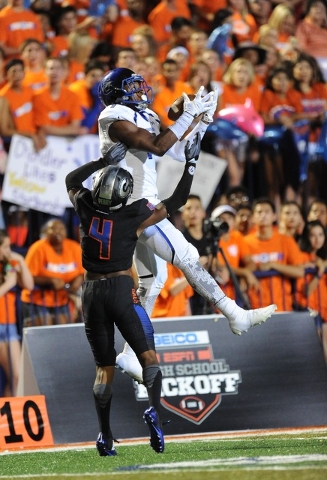 Chandler wide receiver N’keal Harry (1) catches a pass as Bishop Gorman defensive back ...