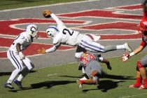 Centennial quarterback Jamaal Evans scores a touchdown against Arbor View in 2015. (Josh Hol ...