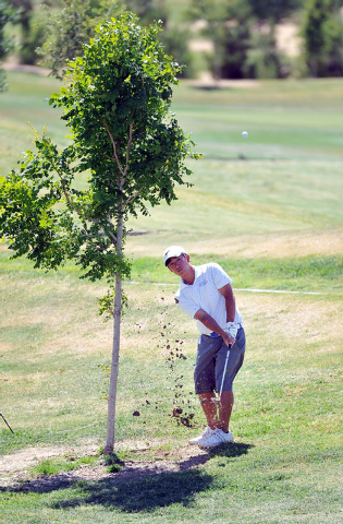 Foothill’s Nick Grinder shoots for the fifth hole during the final round of the Sunris ...