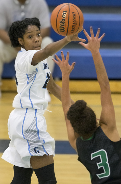 Canyon Springs’ Dayonna Maddox (24) makes a cross court pass over Green Valley’s ...