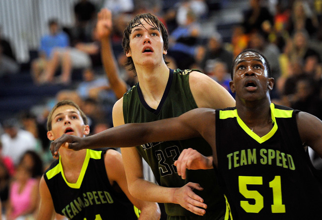 Oakland Soliders’ Stephen Zimmerman, center, looks for a rebound against Team Speed&#8 ...