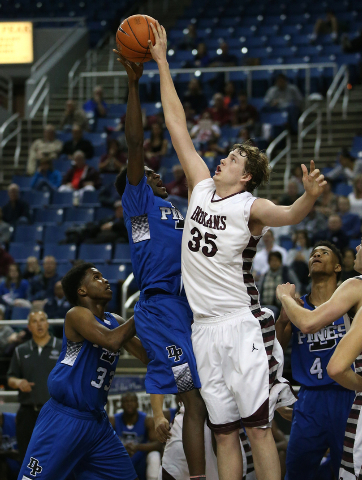 Elko’s Brian Pearson blocks a shot from Desert Pines’ Re’meake Keith durin ...