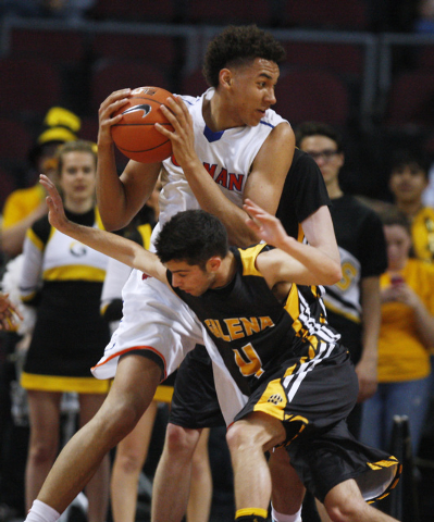 Galena guard Noah Peck tries to defend Bishop Gorman center Chase Jeter during their Divisio ...