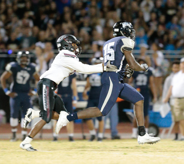 Shadow Ridge senior Malik Lindsey (15) runs the ball down the field as Cimarron-Memorial se ...
