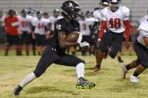 Palo Verde’s Chamere Thomas (22) runs the football against Las Vegas High School&#8217 ...