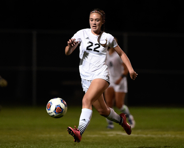 Palo Verde’s Sloan Nelson brings the ball up field during a girls state soccer semifin ...