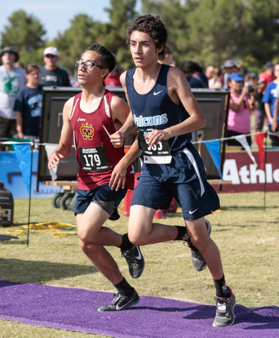 Cantwell-Sacred Heart’s Markos Lemus (179), left, and Foothill’s Joshua Wright ( ...