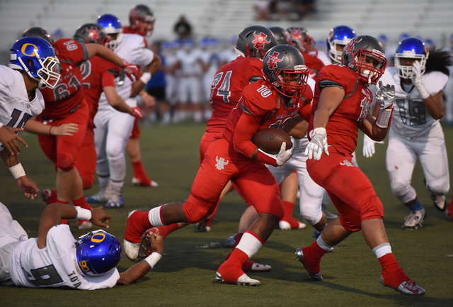 Arbor View’s Dekarri Gunn (10) runs the ball against Orem’s defense during their ...