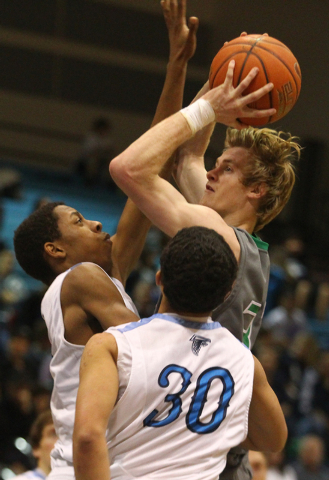 Green Valley’s Troy Cropper (32) shoots over Foothill’s Torrance Littles (21) on ...
