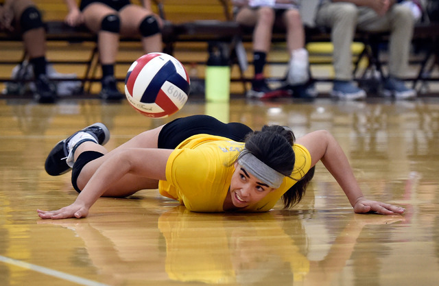 Bonanza’s Jazyia Green misses the ball during a high school volleyball game against Si ...