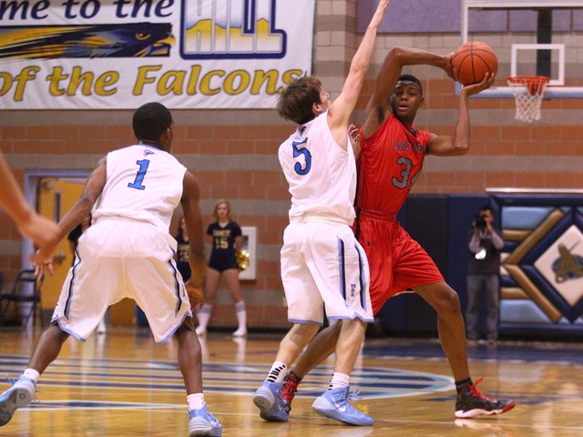 Las Vegas’ Re’Kwon Smith (34) looks to pass as Foothill’s Matt Rapp defend ...