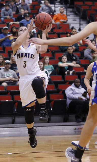 Moapa Valley’s Lainey Cornwall (3) shoots during the first half of a Class 3A girls st ...