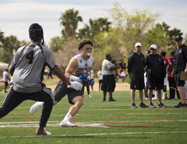 702 Elite’s Ethan Dedeaux (2) runs the ball up the field during their game against TNT ...