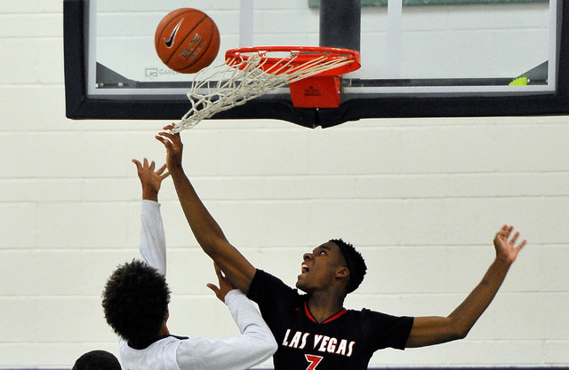 Canyon Springs’ Zaahid Muhammad, left, shoot over Las Vegas’ Tyshon Raybon on Mo ...