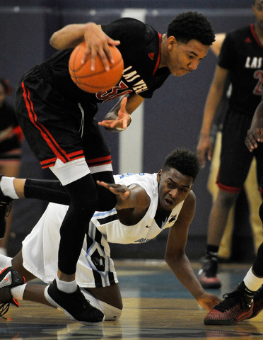 Las Vegas’ Tyler Bey, left, grabs a loose ball from against Canyon Springs’ D&#8 ...