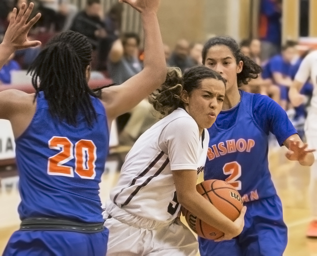 Desert Oasis’ Eliyjah Pricebrooks (5) drives past Bishop Gorman’s Skylar Jackson ...