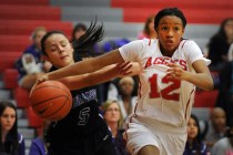 Arbor View’s Ariona Gill (12) breaks free from Durango’s Jazmin Chavez earlier t ...