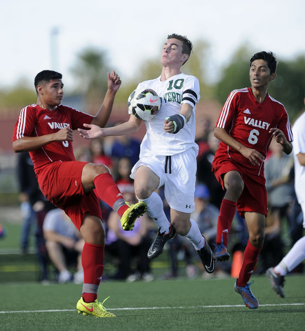 Palo Verde striker Nolan Sherwood (10) cradles a goal kick in front of Valley defender Abrah ...