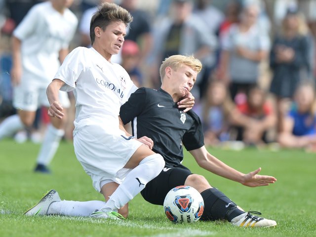 Coronado’s Dylan Thompson (4) brings down Galena’s Cole Matteson (2) during the ...