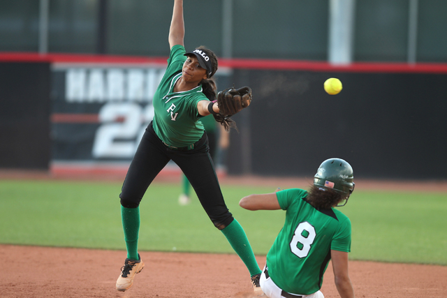 Palo Verde’s Nae Gage (2) misses a catch at second base in the sixth inning to let Ran ...