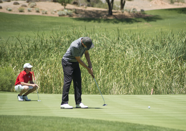Palo Verde’s Jack Trent putts during the Division I state boys golf tournament at the ...