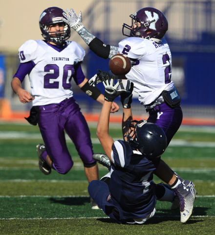 Yearington defensive backs Dakota Aiazzi (20) and Jose Rubio break up a pass intended for Th ...