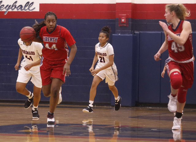 Liberty junior Dre’una Edwards (44) drives down the court during a basketball game on ...