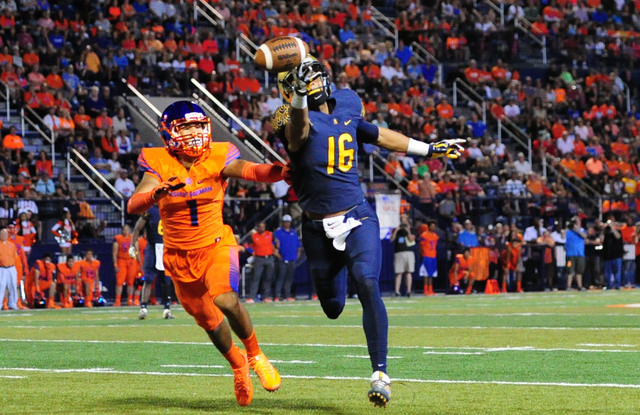 St. Thomas Aguinas, Fla. wide receiver Trevon Grimes (16) is unable to catch a pass as Bisho ...