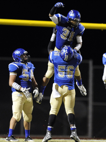 Sierra Vista linebacker Jordan Lampkin (56) hoists running back Maliek Broady (31) high in a ...