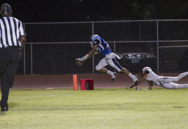 Basicճ Jordan Gallegos (25) dives for a touchdown against Chaparral players during a v ...