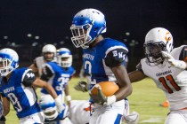 Basicճ De’shawn Eagles (2) runs the ball against Chaparral players during a vars ...