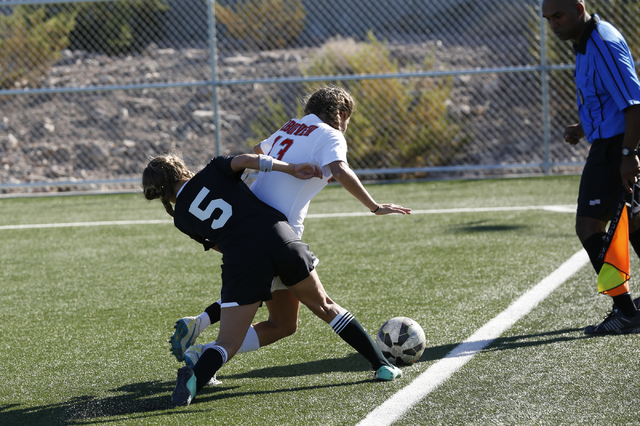 Palo Verde’s Peyton Feller (5) attempts to take the ball from Arbor View’s Melan ...