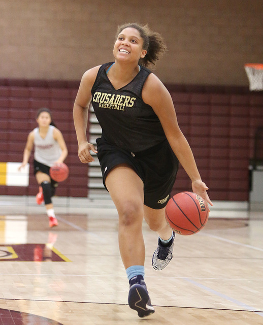Faith Lutheran’s Kayla Proctor runs with the ball during the team’s practice, Mo ...