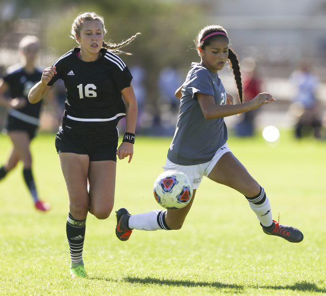Palo Verde’s Macee Barlow (16) and Arbor View’s Karissa Martinez (21) fight for ...