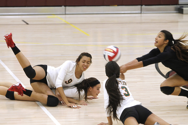 From left, Mojave girls volleyball players Allison O’Neill, RayEna Rael and Leilani Li ...