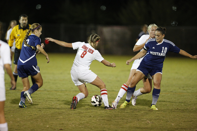 Arbor View’s Breanna Larkin (8) controls the ball between Shadow Ridge’s Sasha V ...