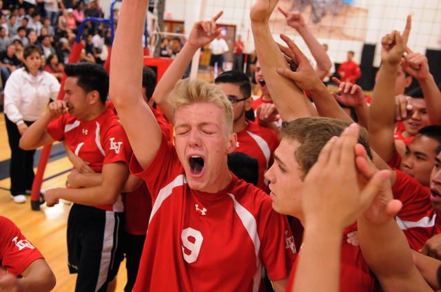 Las Vegas Chris Kampshoff (9) and his teammates celebrate their 3-2 win over Valley on Frida ...