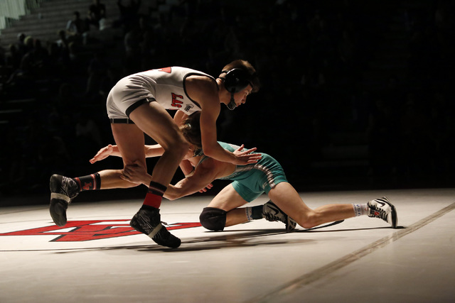 Las Vegas’s Nathan Rhoads, left, sprawls as Green Valley’s Will Zernich shoots a ...