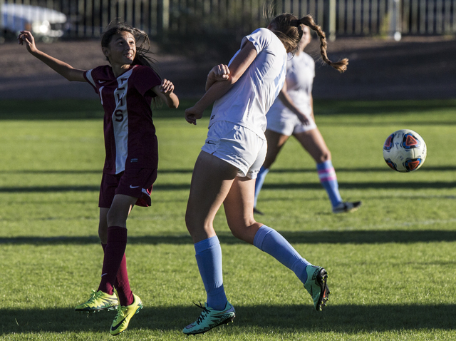 Eldorado’s Angelica Lamas (1) fights for a ball with Foothill’s Alexi Huff (1) d ...