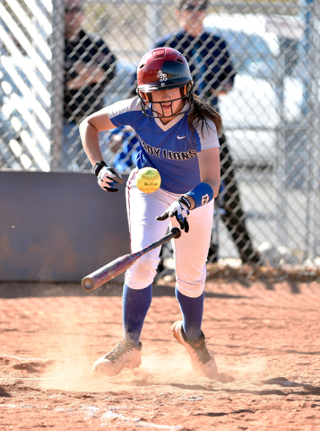 Sierra Vista’s Jamie Kalaau-Sunia takes off after bunting the ball during a high schoo ...