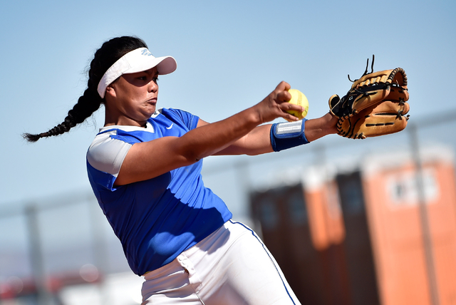 Sierra Vista pitcher Kalei Watkins winds up during a high school softball game against Bould ...