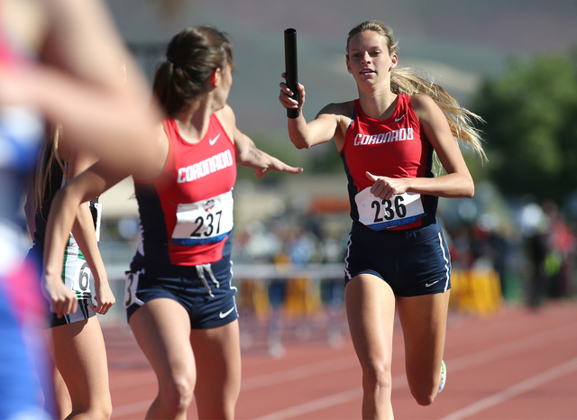 Coronado’s Linnea Saltz hands off to Tristin Sanders in the DI 4×800 relay in th ...