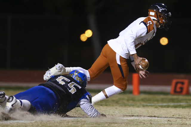 Sierra Vista’s Uastine Asuncion (55) attempts to tackle Legacy quarterback Roberto Val ...