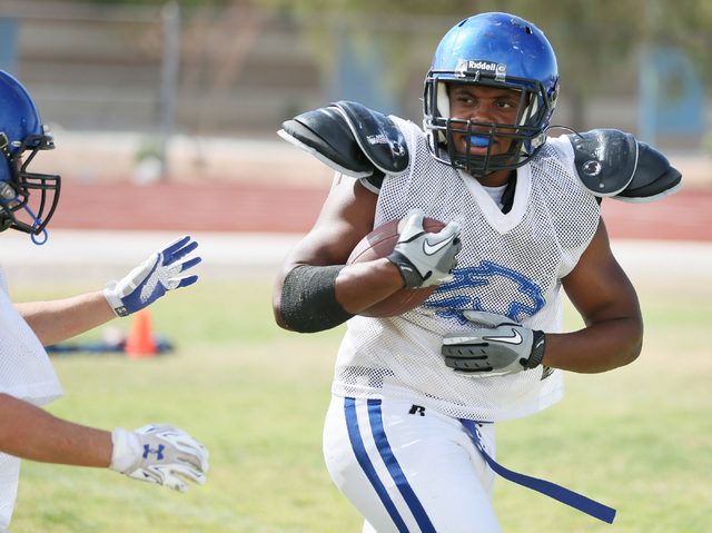 Sierra Vista junior running back and linebacker Daniel Godfrey, right, works a drill during ...