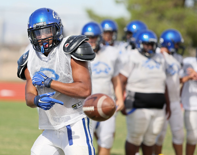 Sierra Vista senior running back and linebacker Maliek Broady, left, works a drill during pr ...