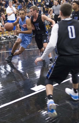Team Howard Pulley shooting guard Gary Trent Jr., left, (1) drives the ball against a team U ...