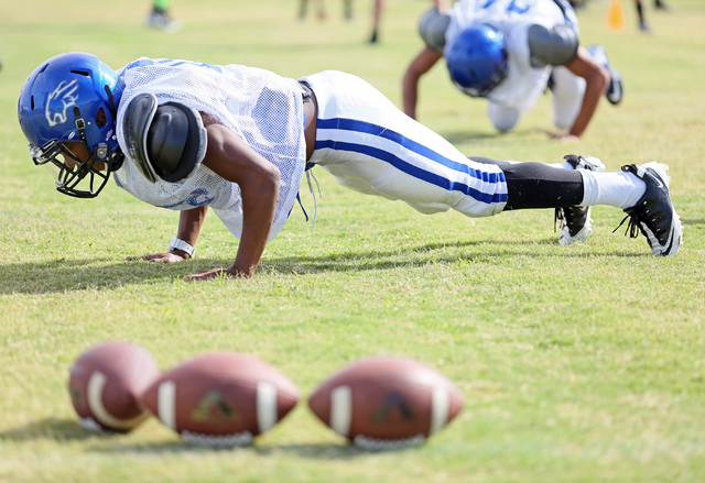 Sierra Vista senior running back and linebacker Andrew Peterson, performs drills practice. ( ...