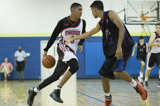 California United’s Julian Strawther (0) dribbles the ball during a Bigfoot Hoops bask ...