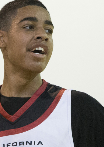 California United’s Julian Strawther (0) walk to the bench during a Bigfoot Hoops bask ...