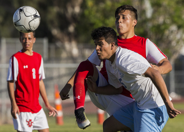 Canyon Springs senior forward Juan Covarrubias-Conchas (15) fights for possession with Arbor ...